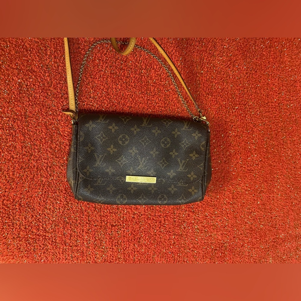Authentic Louis Vuitton Favorite MM Monogram Crossbody Bag
